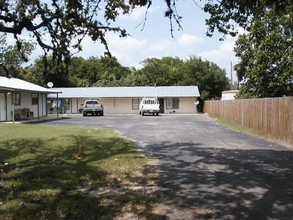 906 14th. St in Bandera, TX - Building Photo - Building Photo