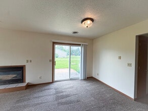 13289 39th Ave N in Lake Hallie, WI - Building Photo - Building Photo