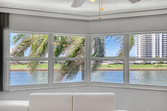 28 Yacht Club Dr in North Palm Beach, FL - Building Photo - Building Photo