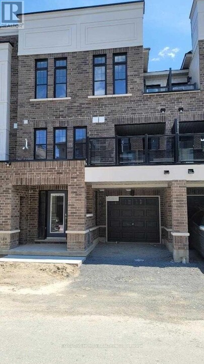 237 Lord Elgin Ln in Bowmanville, ON - Building Photo