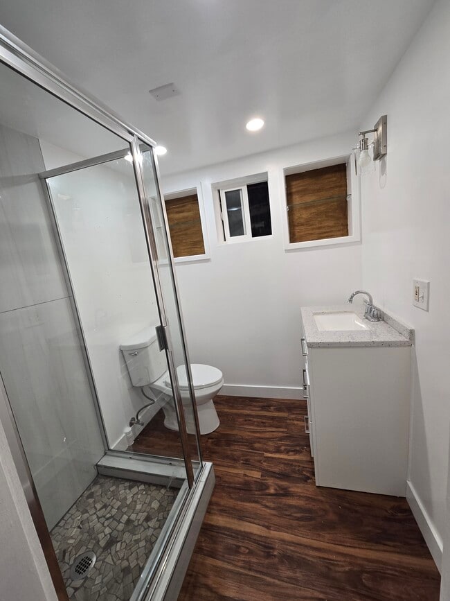 1466 Ridge Way, Unit 1466 lower level in Los Angeles, CA - Foto de edificio - Building Photo