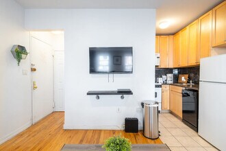 350 E 19th St in New York, NY - Building Photo - Building Photo