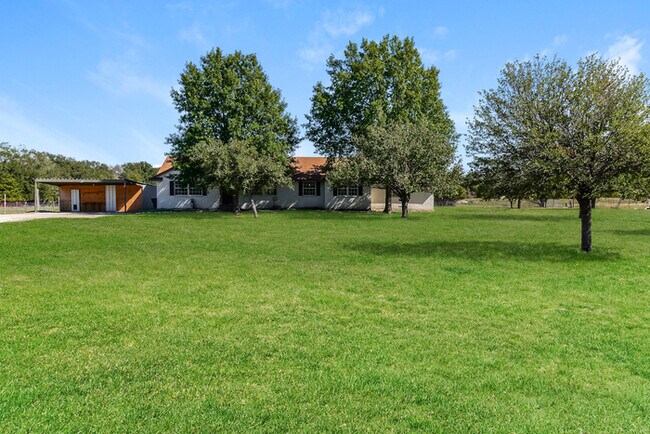6767 FM 36 in Quinlan, TX - Building Photo - Building Photo