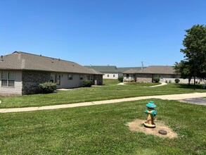 Valley Ridge Senior Apartments in Caseyville, IL - Building Photo - Building Photo