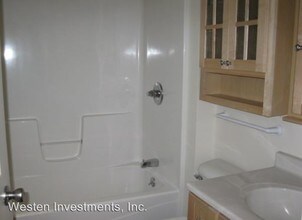 728 W Calhoun St in Macomb, IL - Building Photo - Building Photo