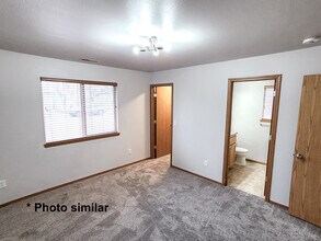 213 S Dewey Ave, Unit B in Middleton, ID - Foto de edificio - Building Photo