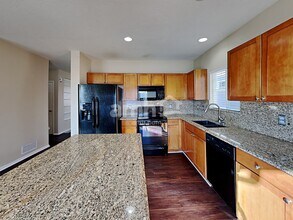 10936 E 112th Pl in Henderson, CO - Foto de edificio - Building Photo