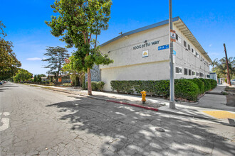 100 E 69th Way in Long Beach, CA - Building Photo - Building Photo