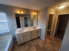 14241 Evergreen Ave N in Hugo, MN - Building Photo - Building Photo