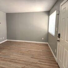 1925 W Village Dr in Phoenix, AZ - Building Photo - Building Photo