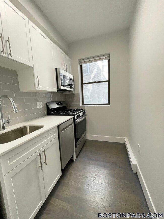 81 Park Dr in Boston, MA - Building Photo - Building Photo