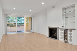 1835 Holmby Avenue in Los Angeles, CA - Foto de edificio - Building Photo