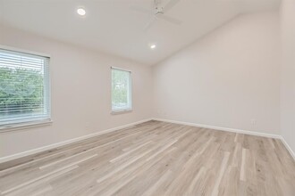 5802 Kayview Dr in Austin, TX - Building Photo - Building Photo