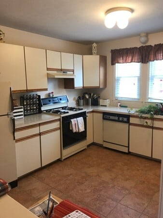 property at 35 Lamplighter Ln