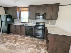 692 Oregon St in Belleville, MI - Building Photo - Building Photo