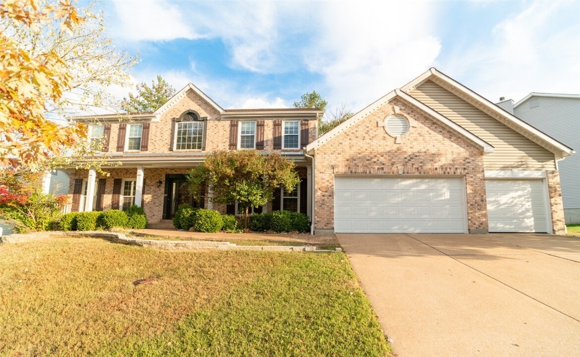 570 Castle Ridge Dr in Ballwin, MO - Foto de edificio