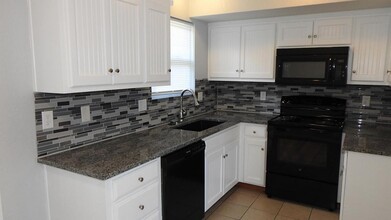 620 N Hocker Ave in Independence, MO - Building Photo - Building Photo