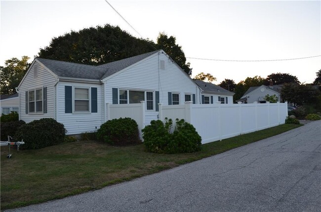 39 Town Beach Rd in Old Saybrook, CT - Building Photo - Building Photo