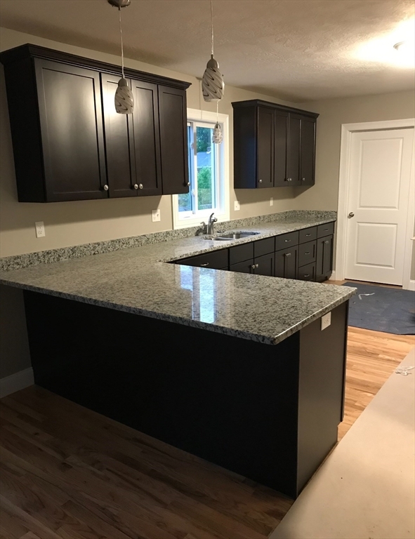 517 McKinstry Ave in Chicopee, MA - Building Photo - Building Photo
