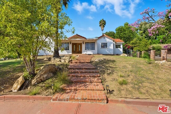 10440 Johanna Ave in Los Angeles, CA - Building Photo - Building Photo