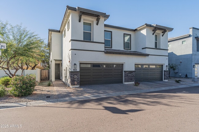 property at 3020 N 37th Pl