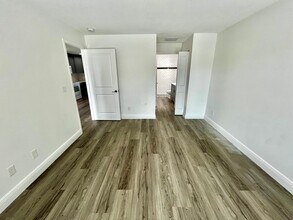 5289 Stacy St in West Palm Beach, FL - Building Photo - Building Photo