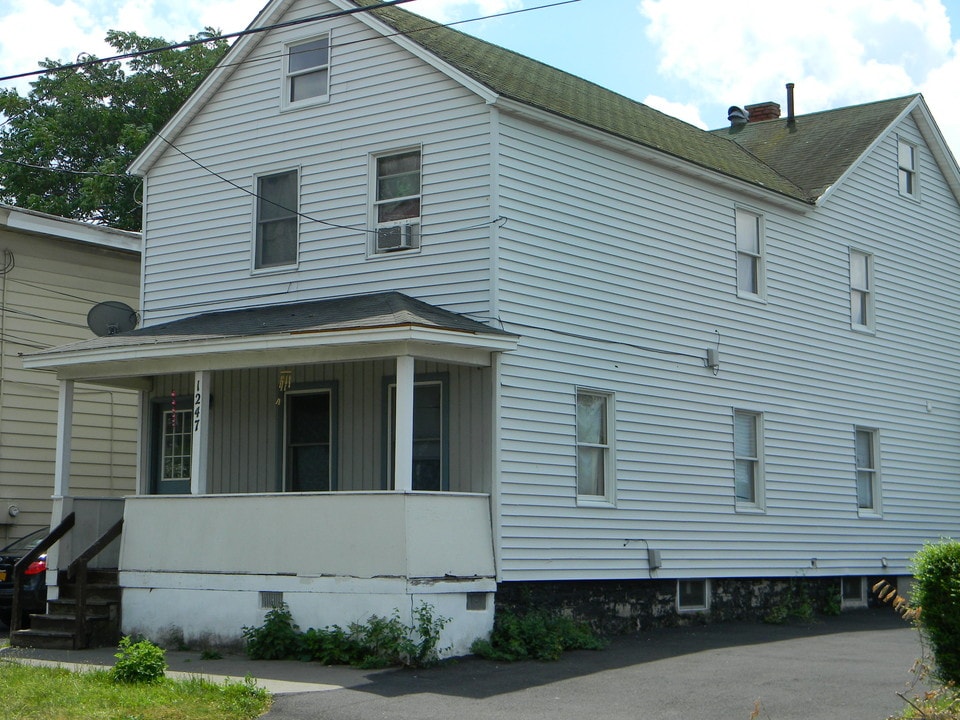 1247 Park St in Syracuse, NY - Building Photo