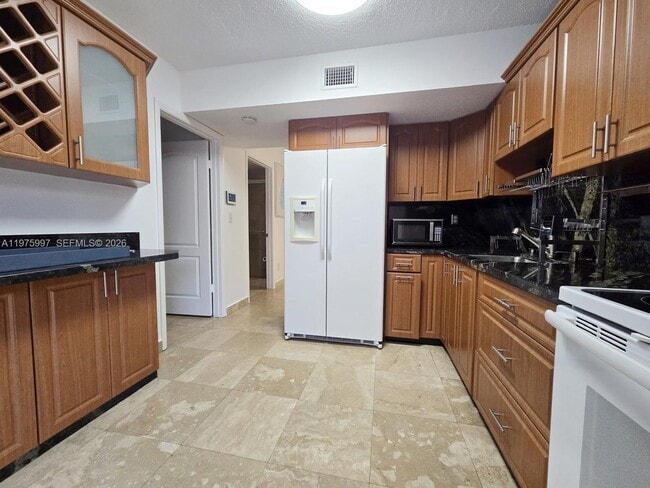 7211 W 24th Ave in Hialeah, FL - Building Photo - Building Photo