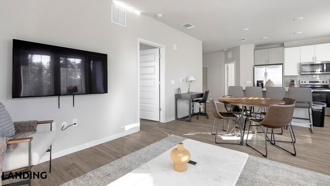 4902 Cosmos Cir, Unit 220 in Wimauma, FL - Foto de edificio - Building Photo