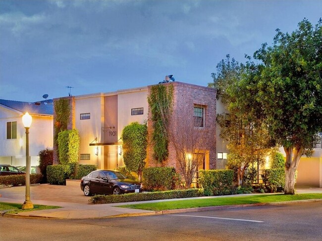 Luxe East in Los Angeles, CA - Building Photo - Building Photo