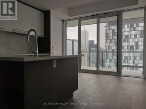 488-2488 University Ave in Toronto, ON - Building Photo - Building Photo