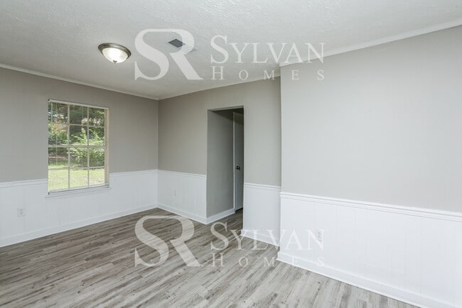 2124 Thousand Oaks Dr in Jackson, MS - Building Photo - Building Photo