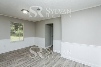 2124 Thousand Oaks Dr in Jackson, MS - Building Photo - Building Photo