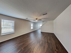 18011 Shallow Leaf Ln in Cypress, TX - Foto de edificio - Building Photo