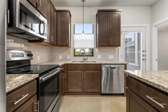 623 Burleson St in San Antonio, TX - Building Photo - Building Photo