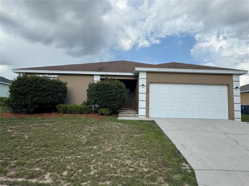 1530 Merrimack Pkwy in Davenport, FL - Building Photo