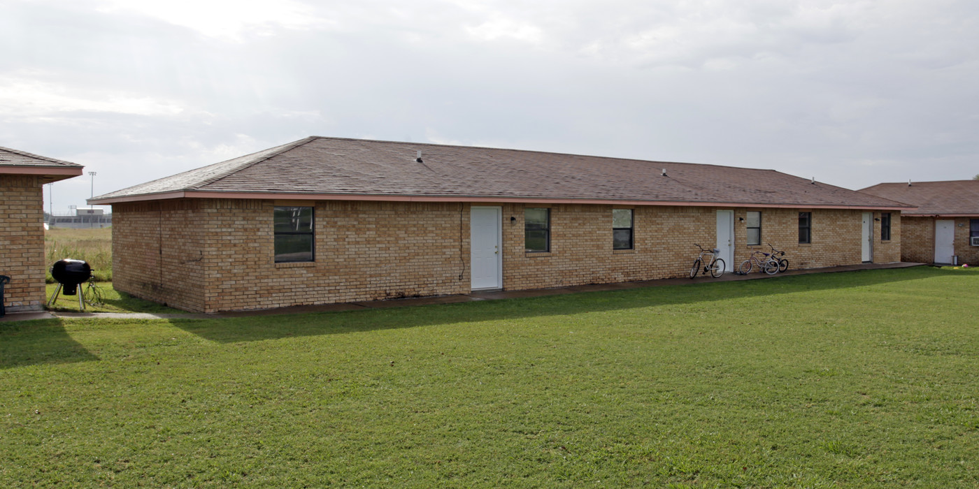 Park Lane Apartments in Warner, OK - Building Photo