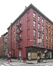 383 Bleecker St in New York, NY - Building Photo - Primary Photo