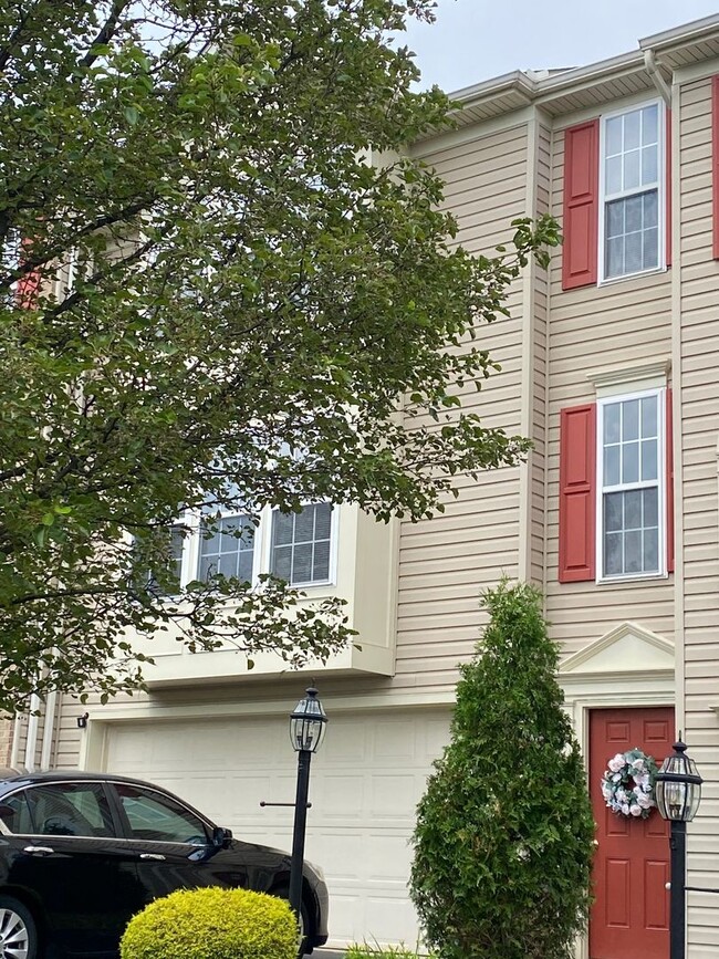 1907 Michael Dr in Pittsburgh, PA - Building Photo - Building Photo