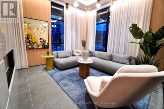 720 Whitlock Ave in Milton, ON - Building Photo - Building Photo