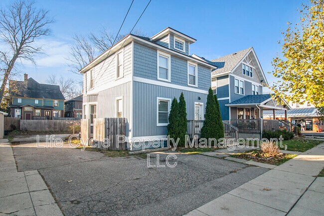 353 Atlas Ave SE in Grand Rapids, MI - Building Photo - Building Photo