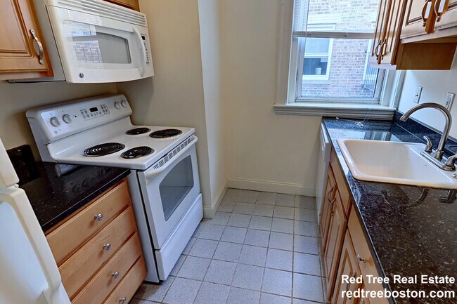 102 Queensberry St in Boston, MA - Building Photo - Building Photo