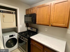 5502 Karen Elaine Dr-Unit -932 in New Carrollton, MD - Building Photo - Building Photo