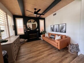 6940 Waters End Dr in Carlsbad, CA - Foto de edificio - Building Photo