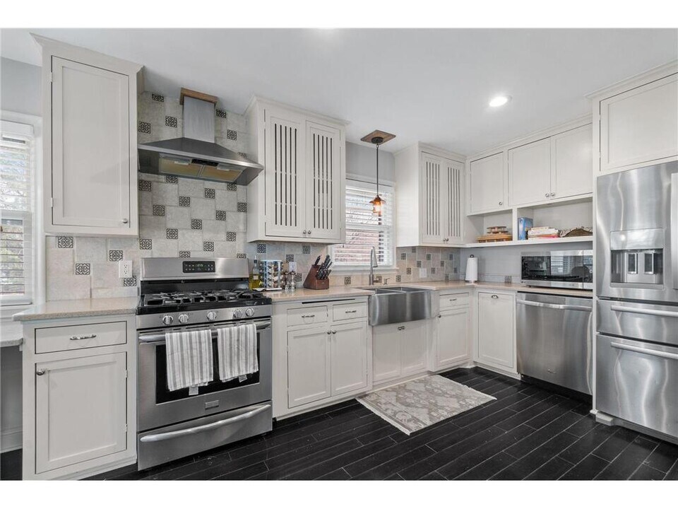 5036 Richmond Dr in Edina, MN - Building Photo