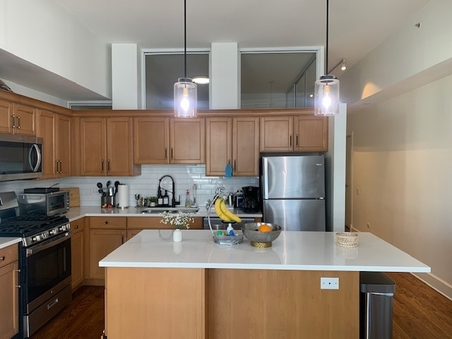 165 N Canal St in Chicago, IL - Building Photo - Building Photo