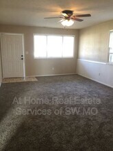 2810 W College St in Springfield, MO - Building Photo - Building Photo