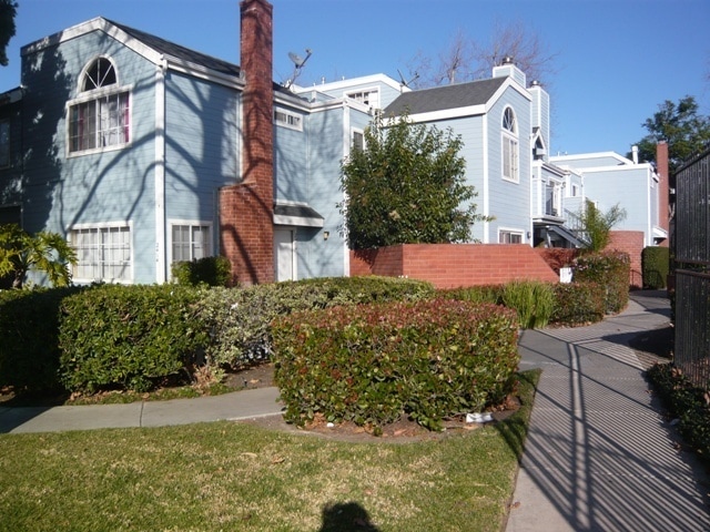 property at 2417 Country Ln