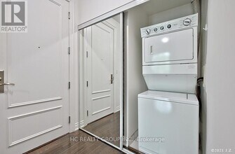 20 Bloorview Pl in Toronto, ON - Building Photo - Building Photo