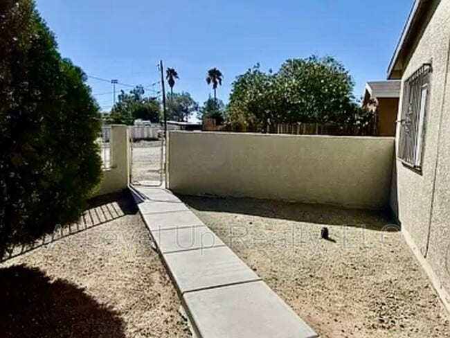 401 E Thoroughbred St in Tucson, AZ - Building Photo - Building Photo